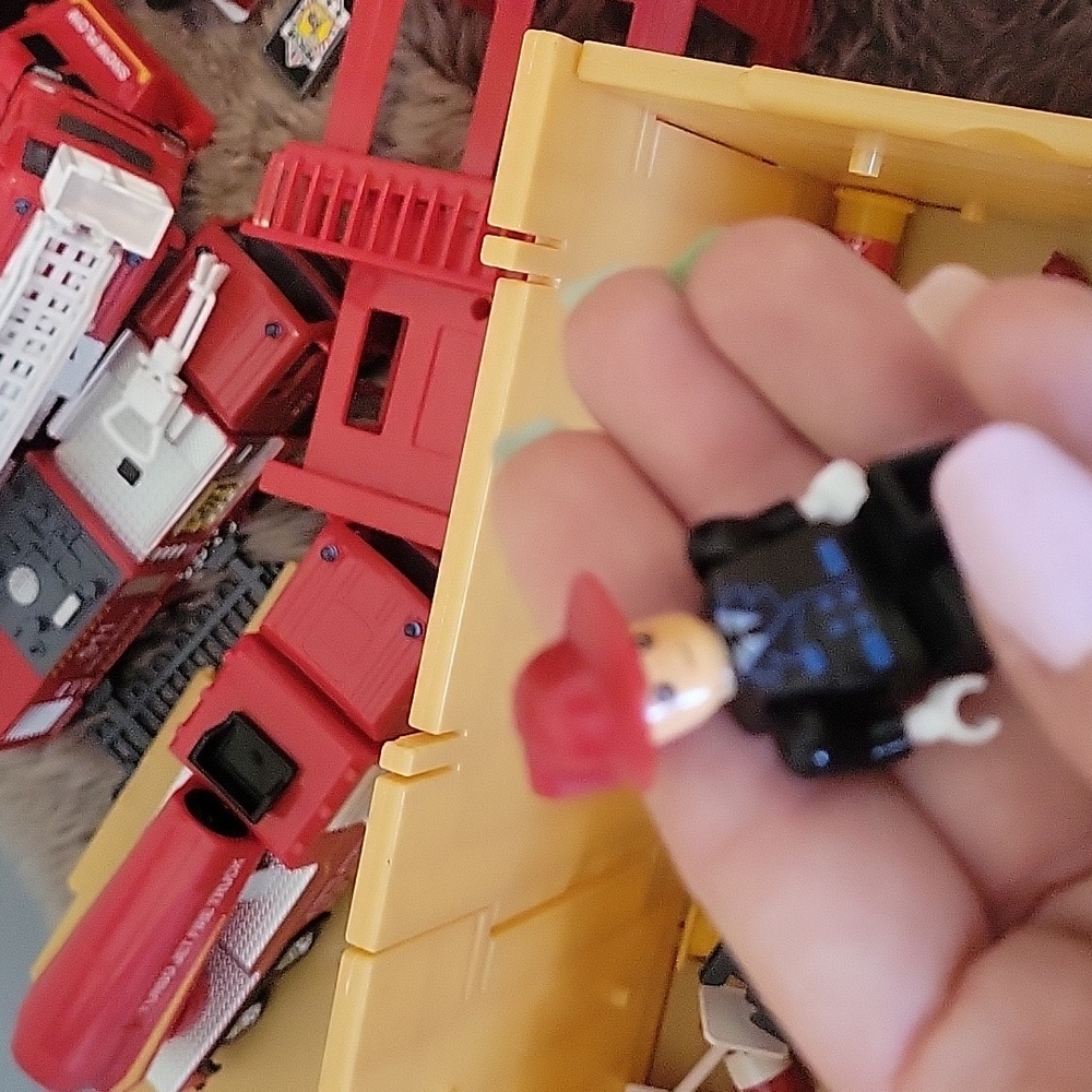 Toy Set 🚒 🔥 - Picture 8 of 10